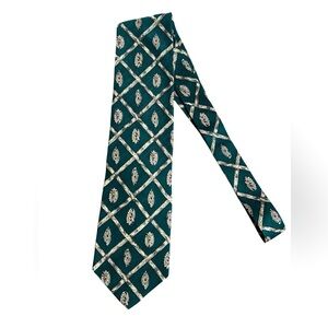 Claiborne vintage 100% Italian Silk tie